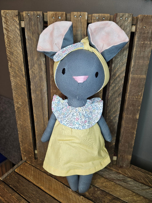 Dark gray mouse with sof yellow dress